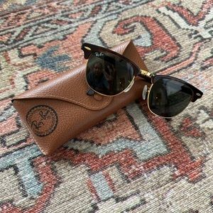 Ray-Ban Clubmaster Classic in Polished Tortoise on Gold